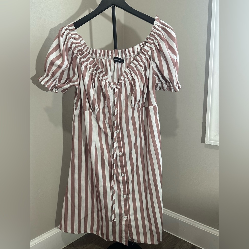 PrettyLittleThing Mauve and White Striped Button-Front Dress Kentucky Derby - Picture 2 of 12